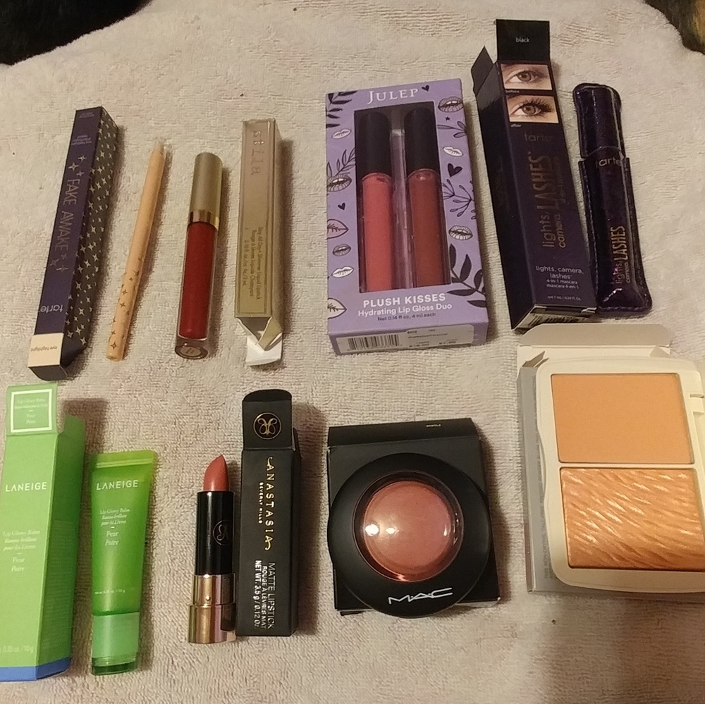 High-End Makeup Bundle (Mac, Tarte, Cover Fx)